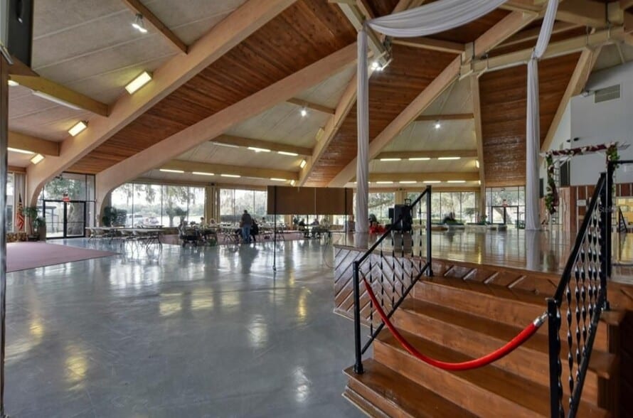 Building Photo - 682 Midway Dr