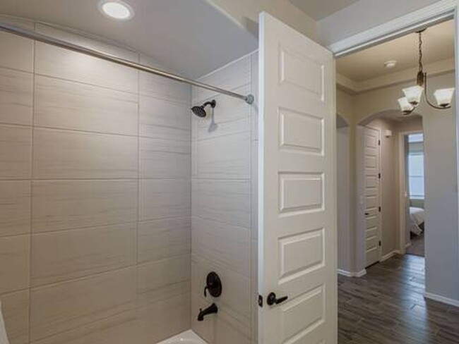 Building Photo - Beautiful East side House 3 Bed