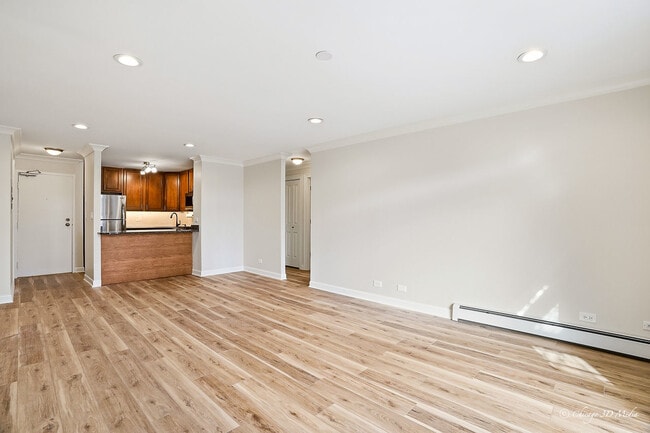 Building Photo - 3900 N Pine Grove Ave