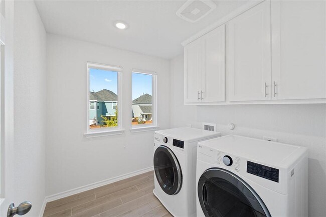 Building Photo - 4908 Plum Peach Bend