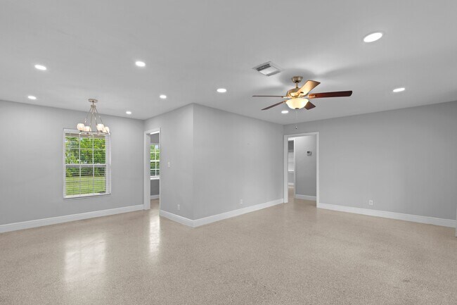 Building Photo - 259 Bloomfield Dr