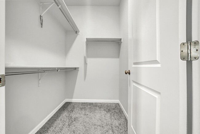 Building Photo - Upper Valley 2 Bedroom 2.5 Bath