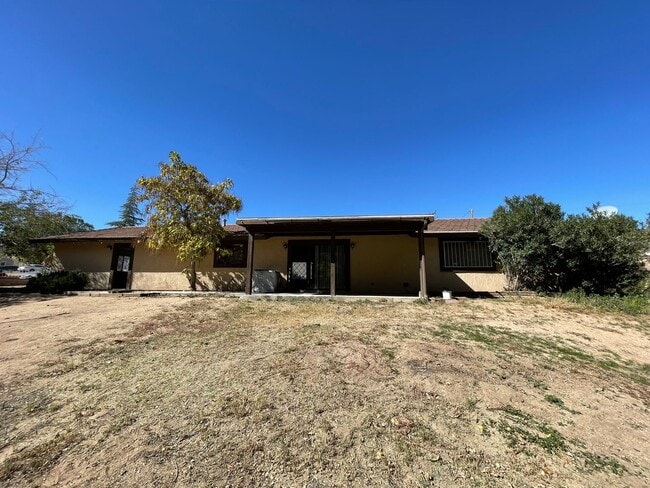Building Photo - Golf Course- On The Mesa 3 Bedrooms, 2 Bathrooms, New Paint,