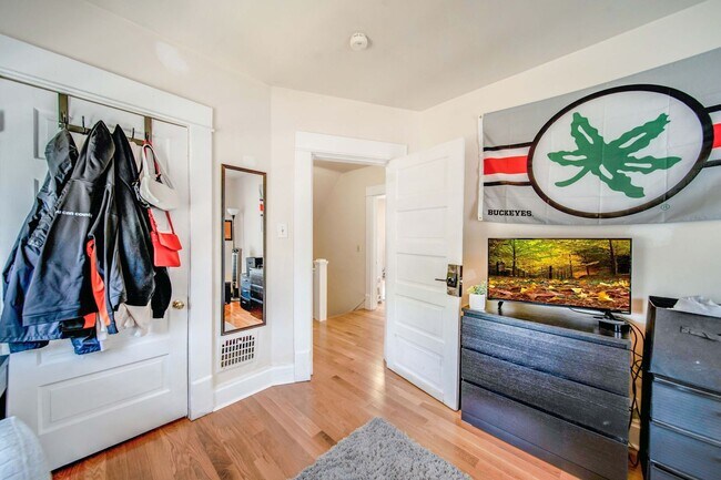 Building Photo - Ultimate 6-Bedroom House with Amazing Front Porch!