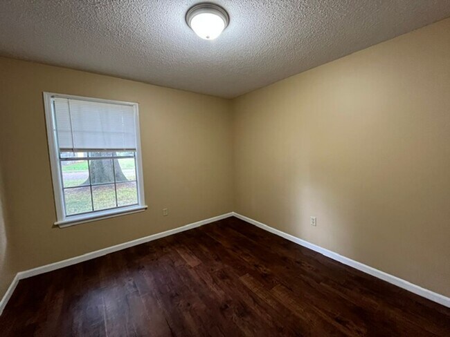 Building Photo - Renovated 3 Bedroom 1.5 Bath Home with 1 Car Garage for Rent!!