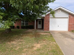 Building Photo - 1420 Azalea Dr