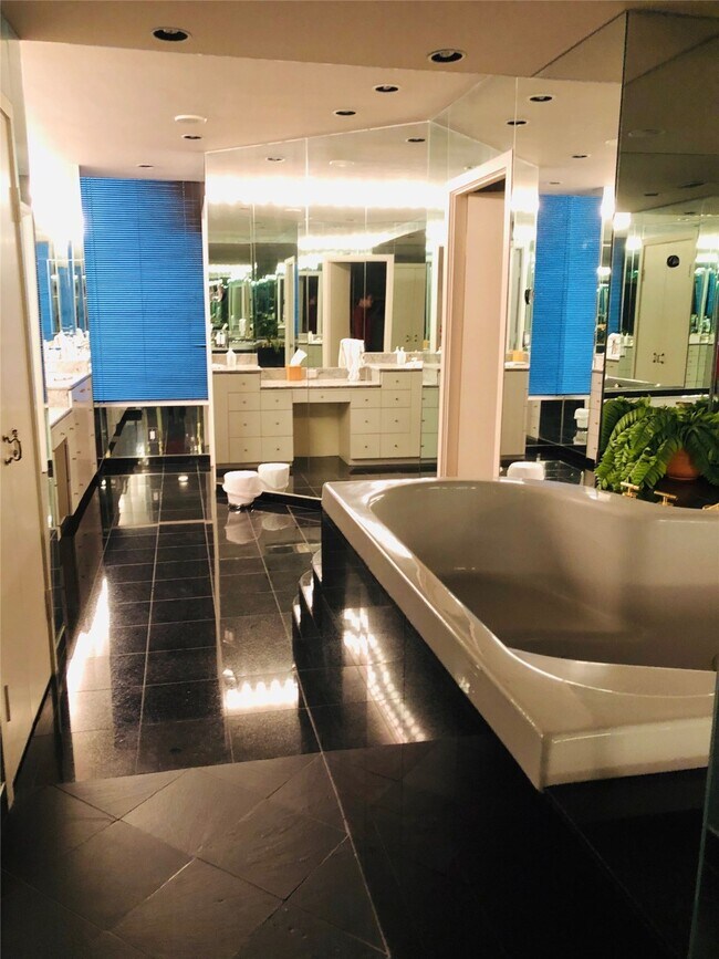 Building Photo - 5110 San Felipe St