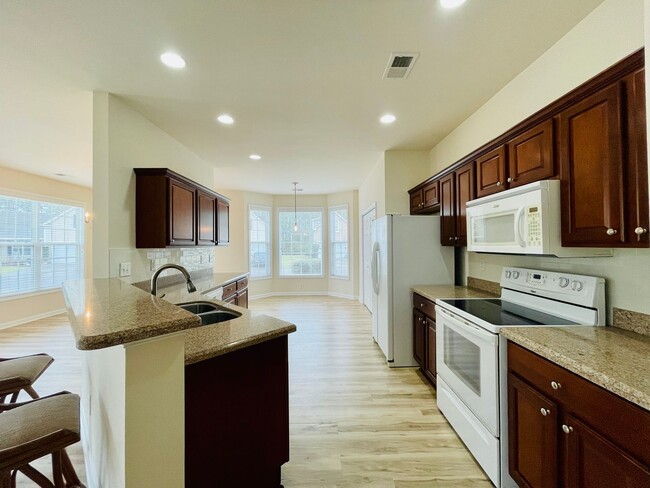 Building Photo - 4476 Farm Lake Dr