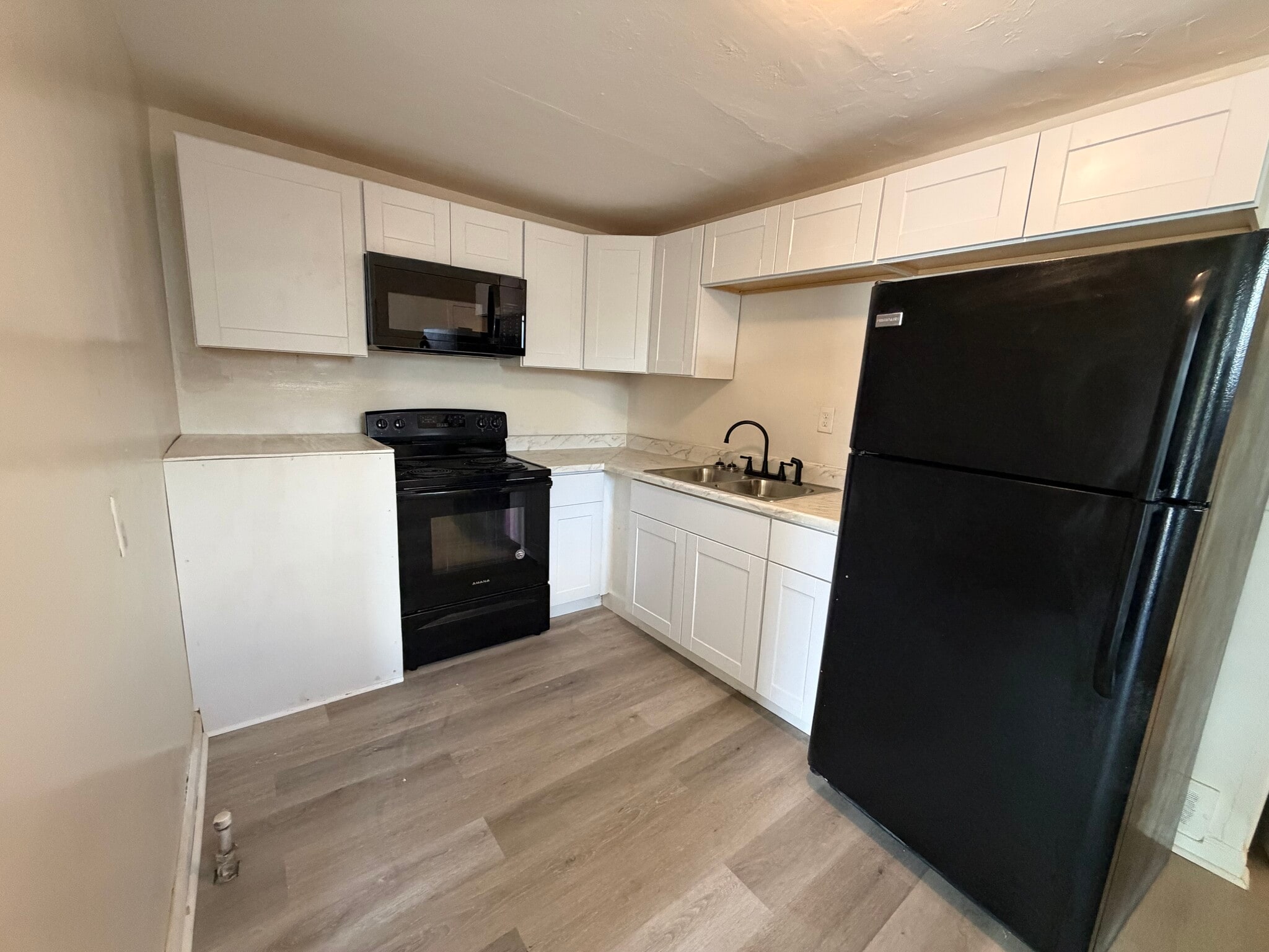 Building Photo - 900 Richland St