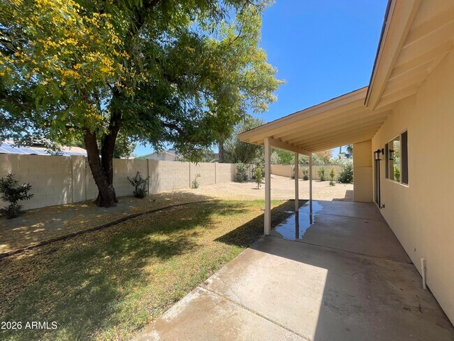 Building Photo - 2920 E Michelle Dr
