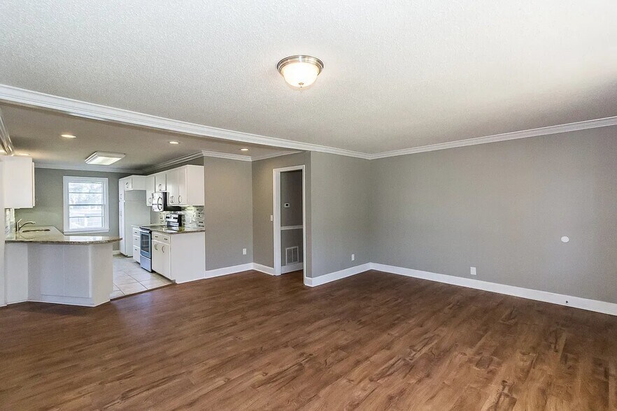 Building Photo - 1518 Dahlia Rd