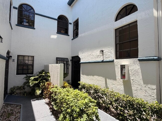 Building Photo - 5136 Floria Dr