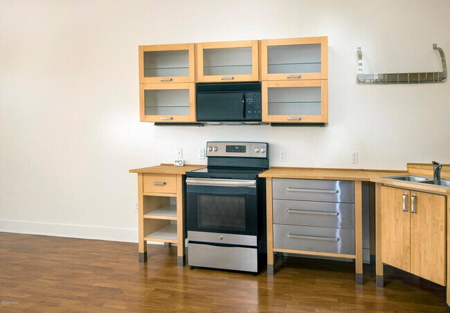 Building Photo - 705 Nogal Rd