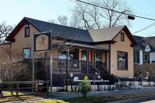 Building Photo - 1510 W 6th St