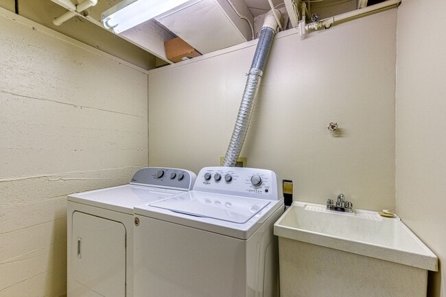 Building Photo - Laurelhurst Home