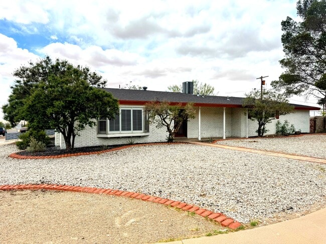 Building Photo - 139 Clairemont Rd