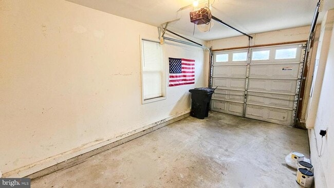 Building Photo - 380 Radio Rd