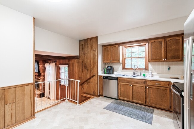 Building Photo - 3 Bed 2.5 Bath in Overland Park Nall Hills