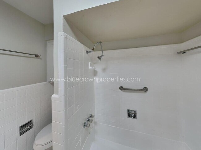 Building Photo - 5928 Fox Hill Ln
