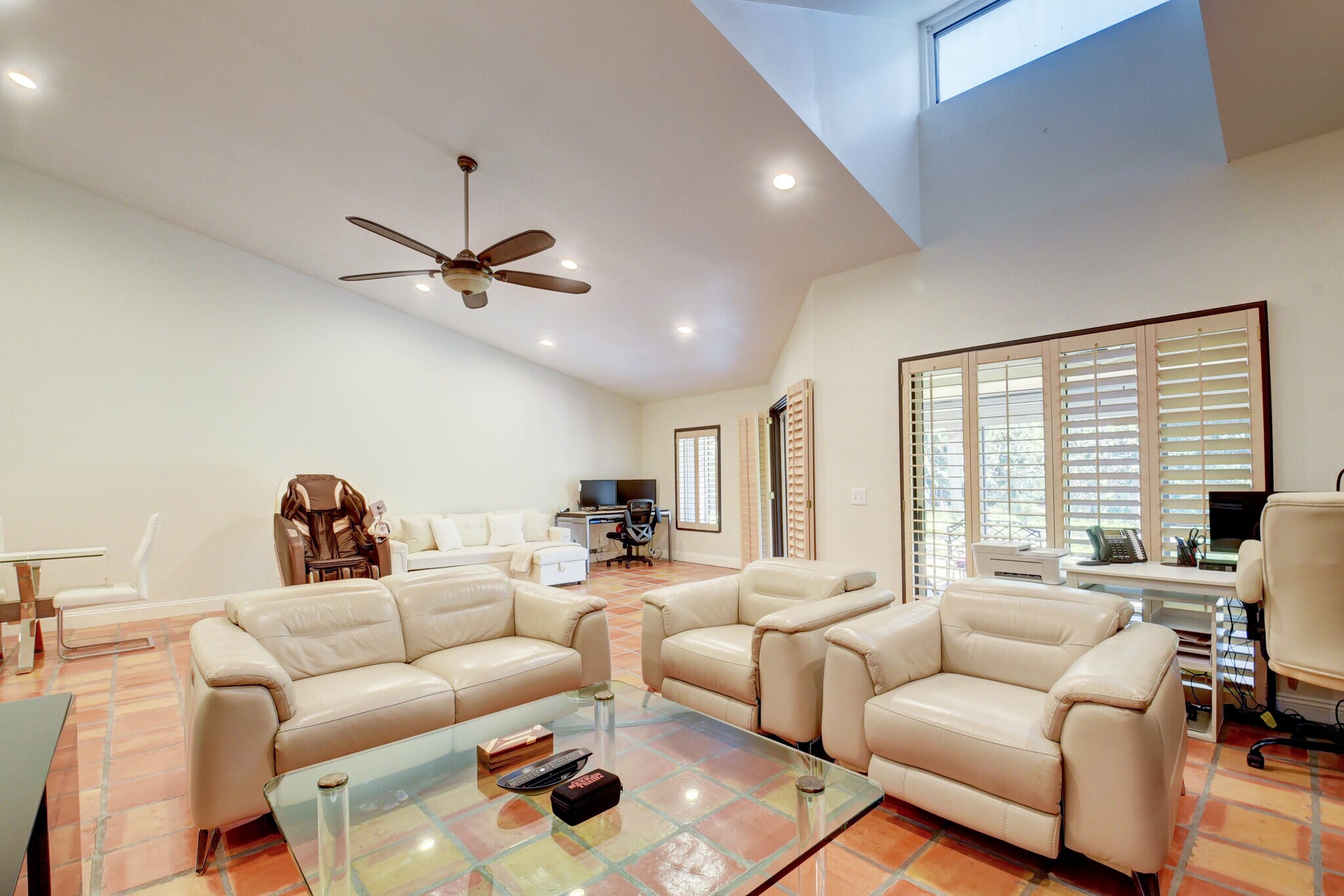 Building Photo - 4666 Fountains Dr S