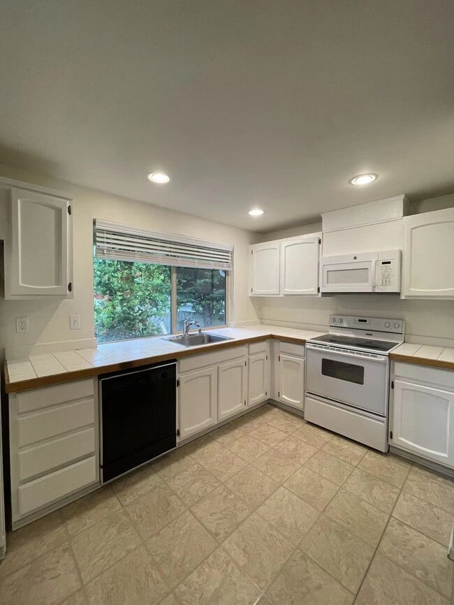 Building Photo - 15739 SE 175th Pl