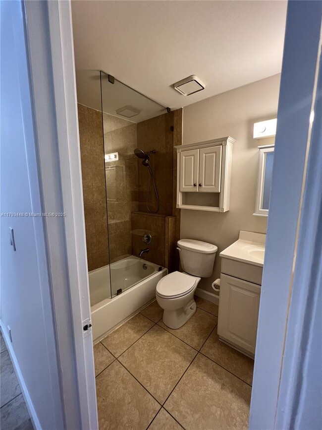 Building Photo - 331 City View Dr