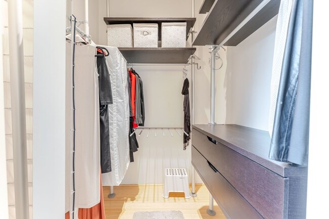 Building Photo - Amazing Custom Home