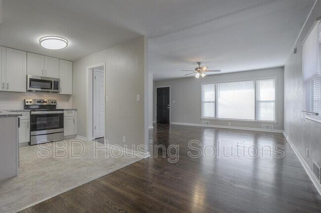 Building Photo - 6200 E 102nd Terrace