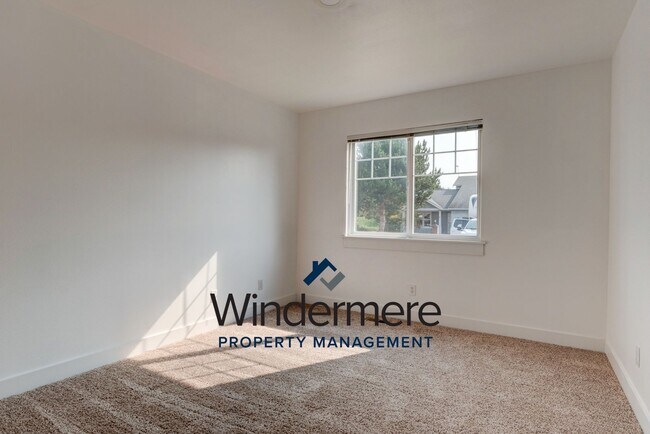 Building Photo - 1153 NE Cordero Pl
