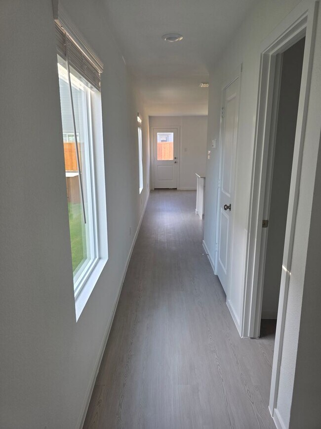 Building Photo - New Build Perfection: 3 Bedroom, 2.5 Bath ...