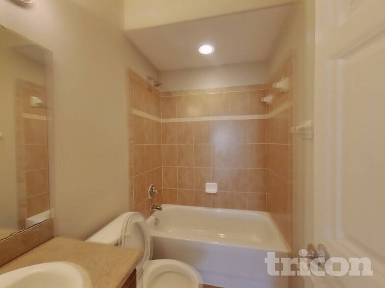Building Photo - 3256 Enclave Blvd