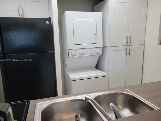 Building Photo - 4455 Treehouse Ln