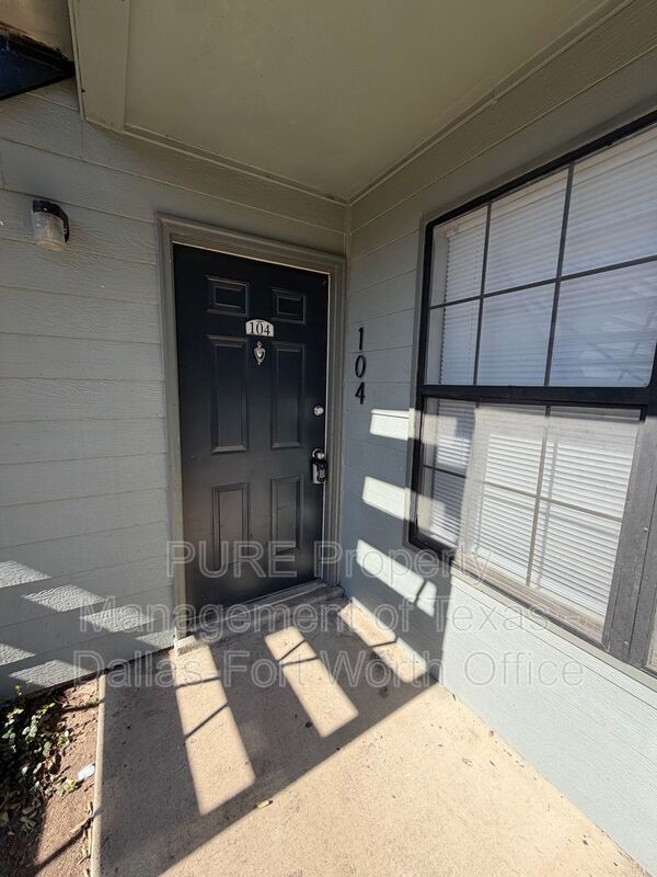 Building Photo - 806/104 Castleglen Drive