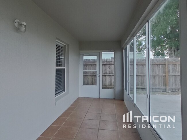 Building Photo - 2950 Canoe Cir