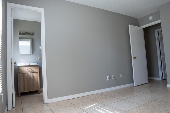 Building Photo - 434 W 17th St