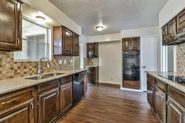 Building Photo - 16626 Royal Mile Ln