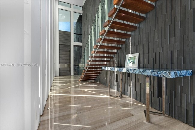 Building Photo - 528 Lakeview Ct