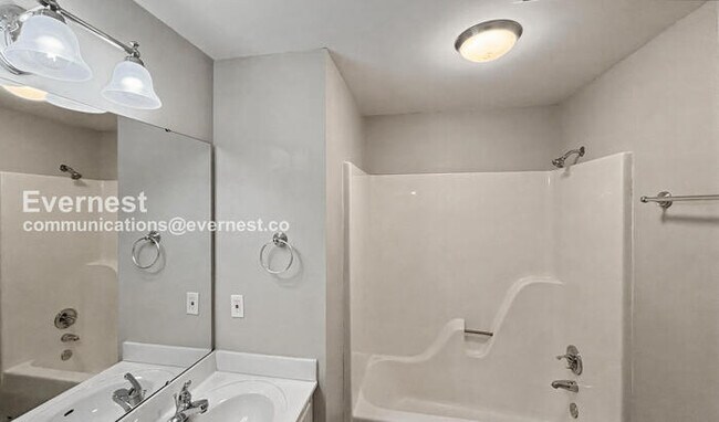 Building Photo - 2901 Old Well Ln