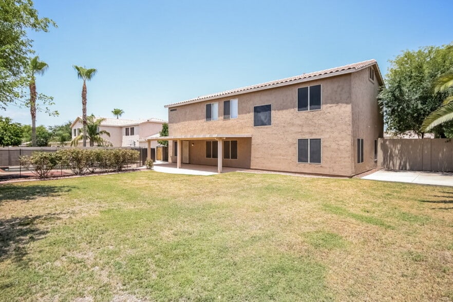 Building Photo - 1081 E Horseshoe Dr