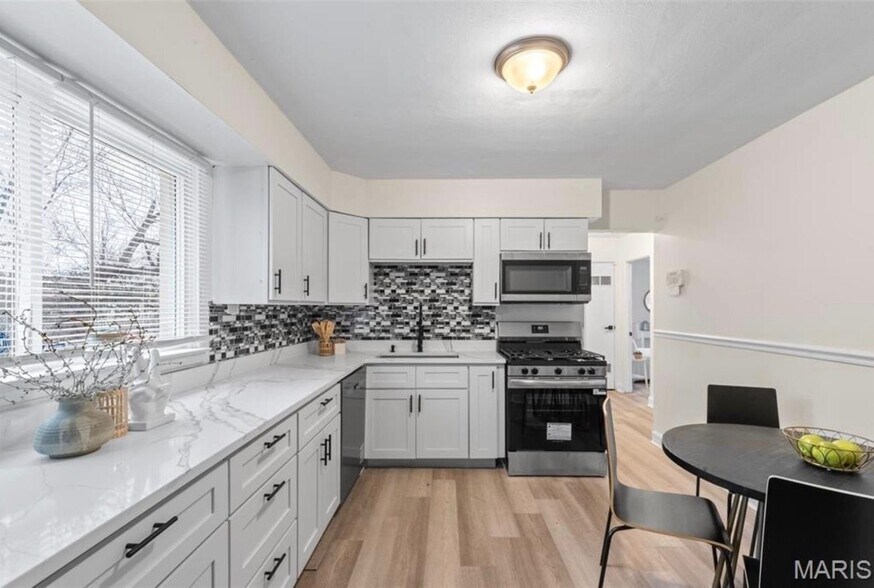 Building Photo - 9848 Lorna Ln