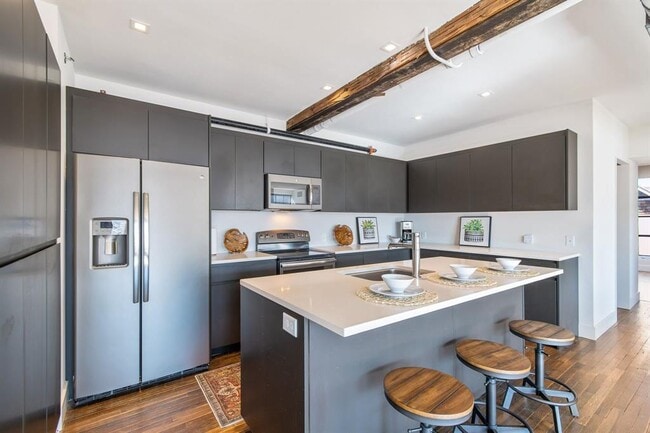 Building Photo - 1329 College Ave