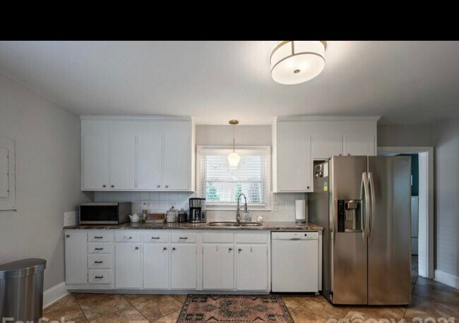 Building Photo - 4326 Castleton Rd