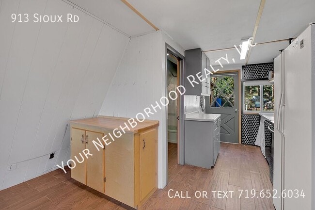 Building Photo - 913 Sioux Rd