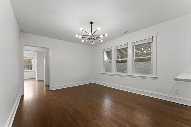 Building Photo - 5304 W Cornelia Ave