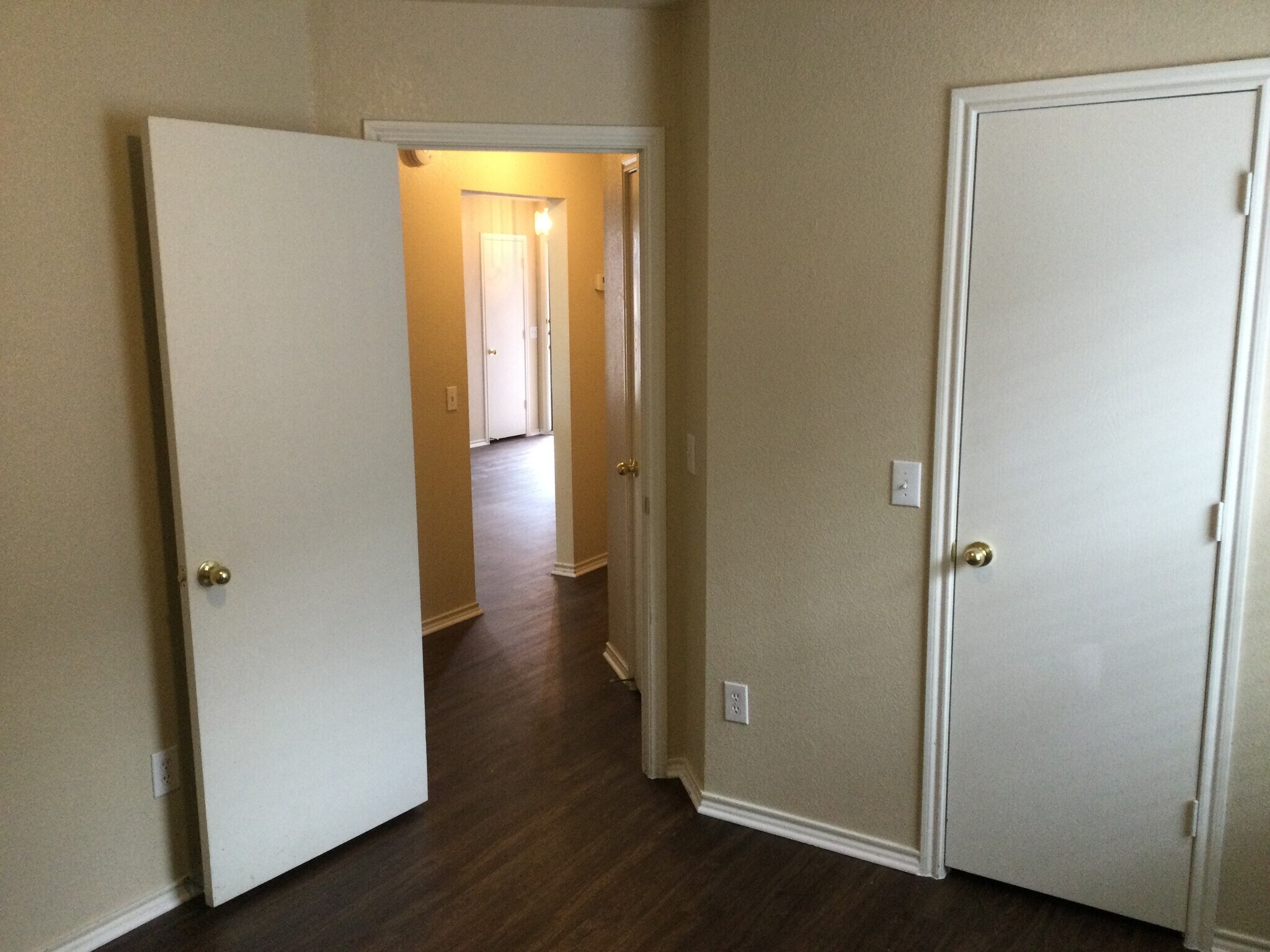 Building Photo - 702 Fleming St