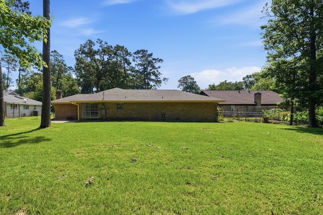 Building Photo - 25611 Timberlane Dr