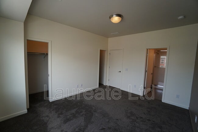 Building Photo - 518 Park Ave W