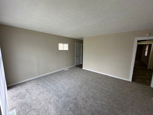 Building Photo - 3 Bed / 1.5 Bath Home located in Lawrence Township!