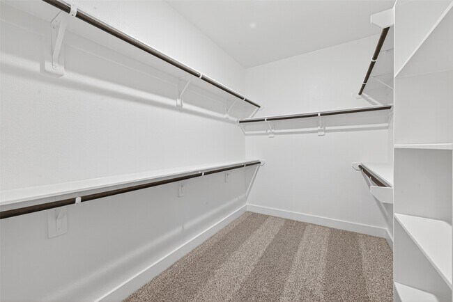 Building Photo - 2216 Inglenook Grv Dr