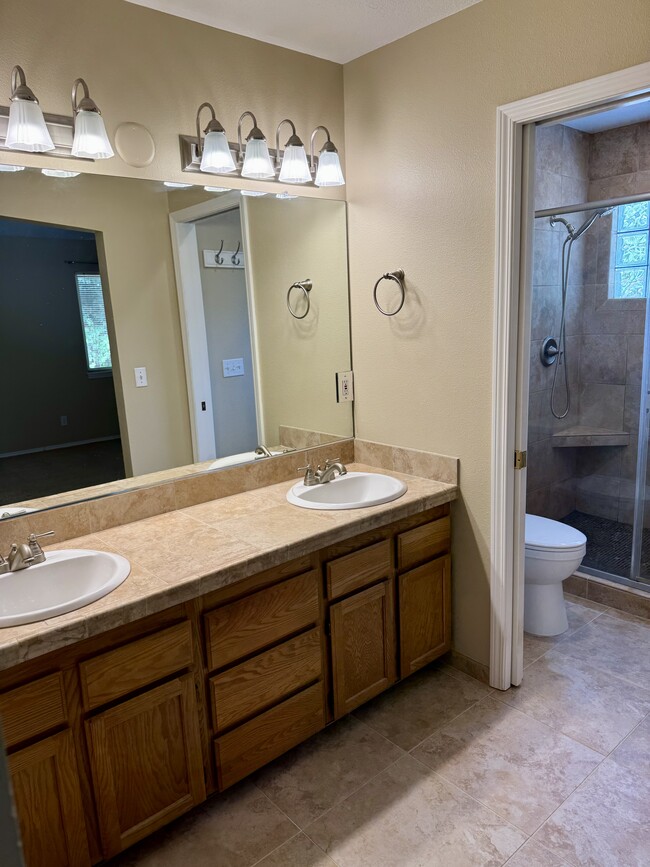 Building Photo - 15325 SW Widgeon Ct